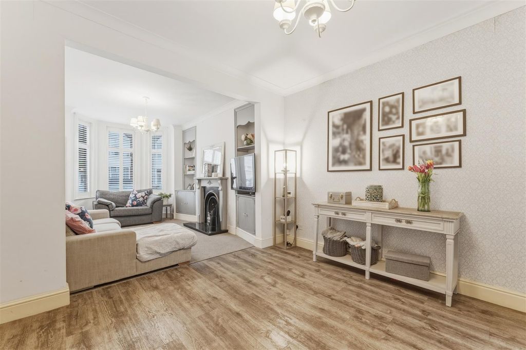 Property photo 3 of 28 Dining Room