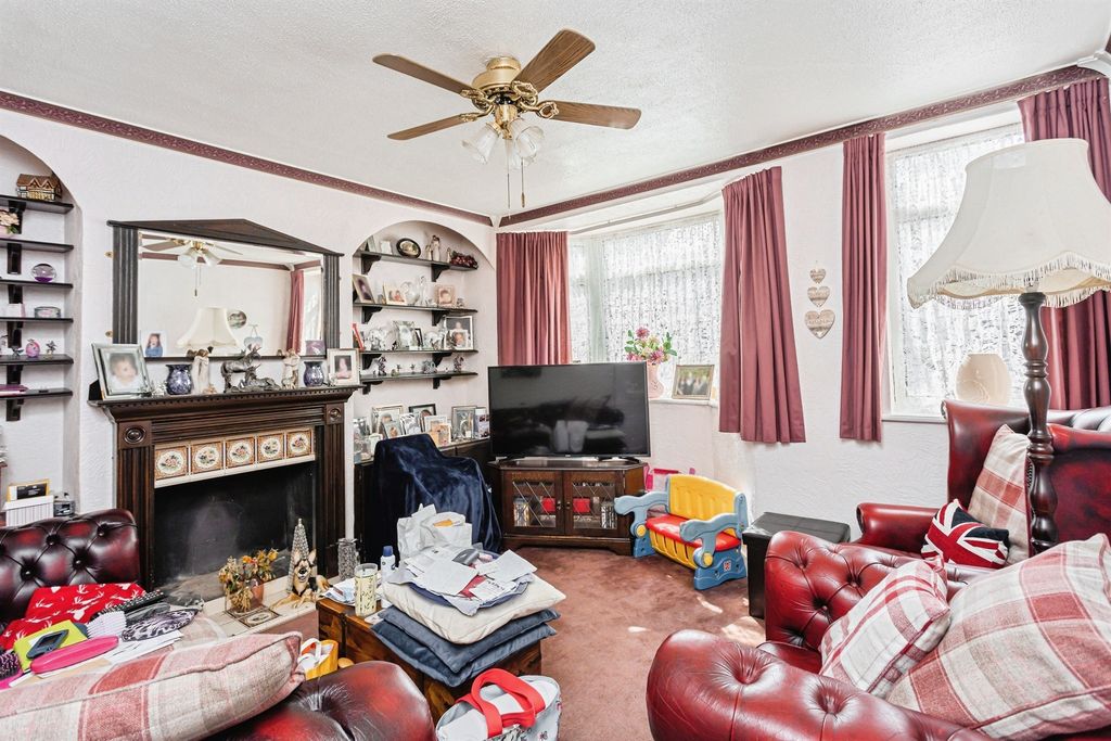Property photo 2 of 17