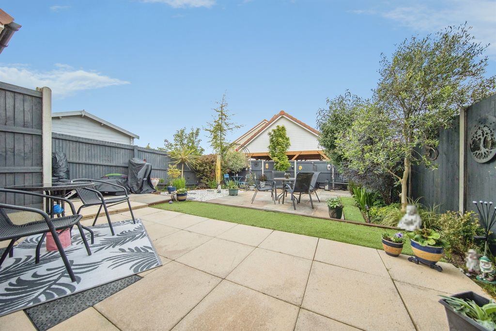 Property photo 2 of 19