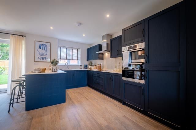 Property photo 2 of 24 Kitchen