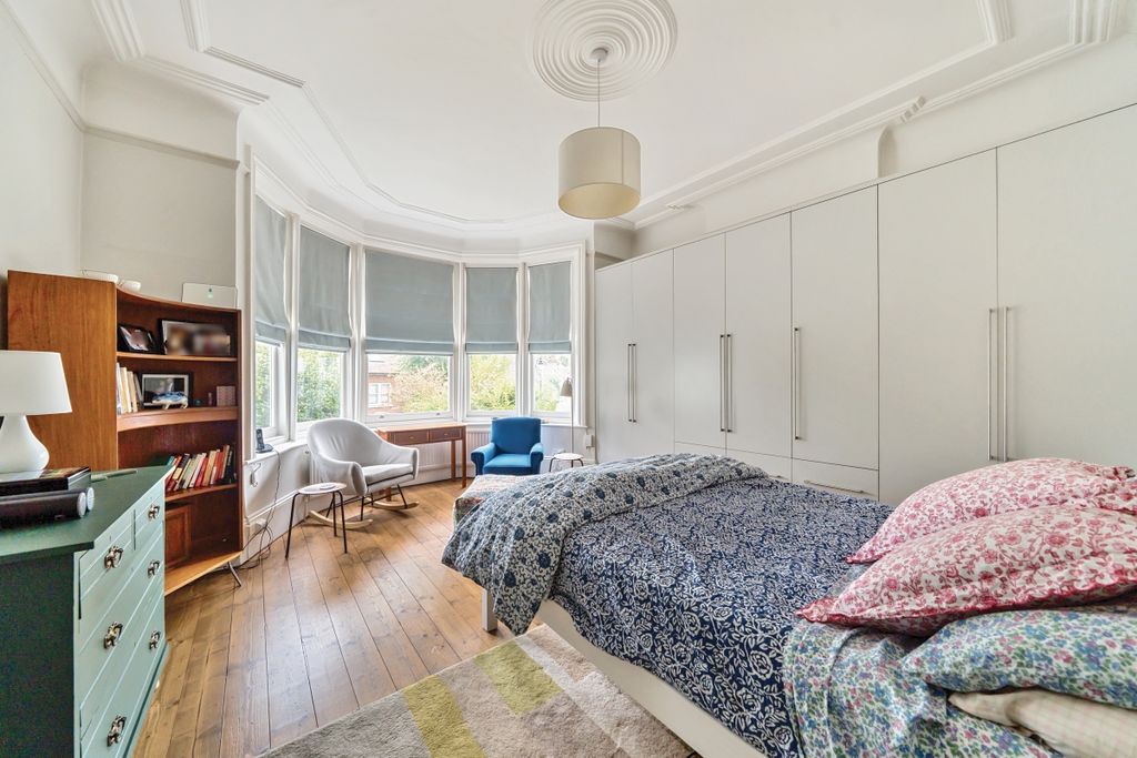 Property photo 3 of 15 1332564-18-6888d6...