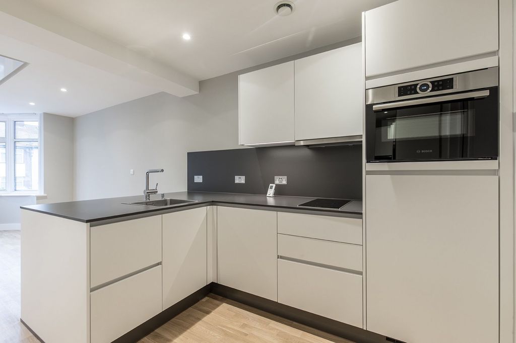 Property photo 3 of 17 Kitchen