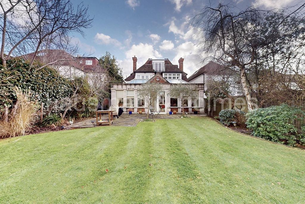 Property photo 1 of 19 W18.Jpg