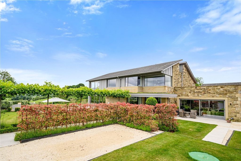 Property photo 1 of 27 External