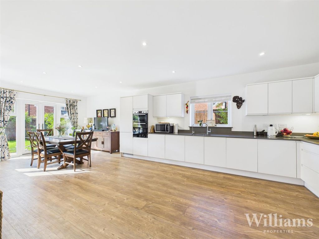 Property photo 2 of 29 Cam02861G0-Pr0486-Still023.Jpg