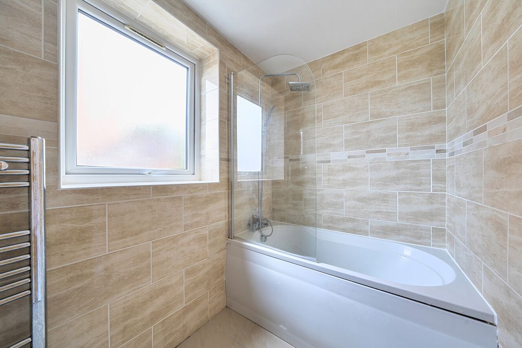 Property photo 3 of 9 1439822-12-69ce56...