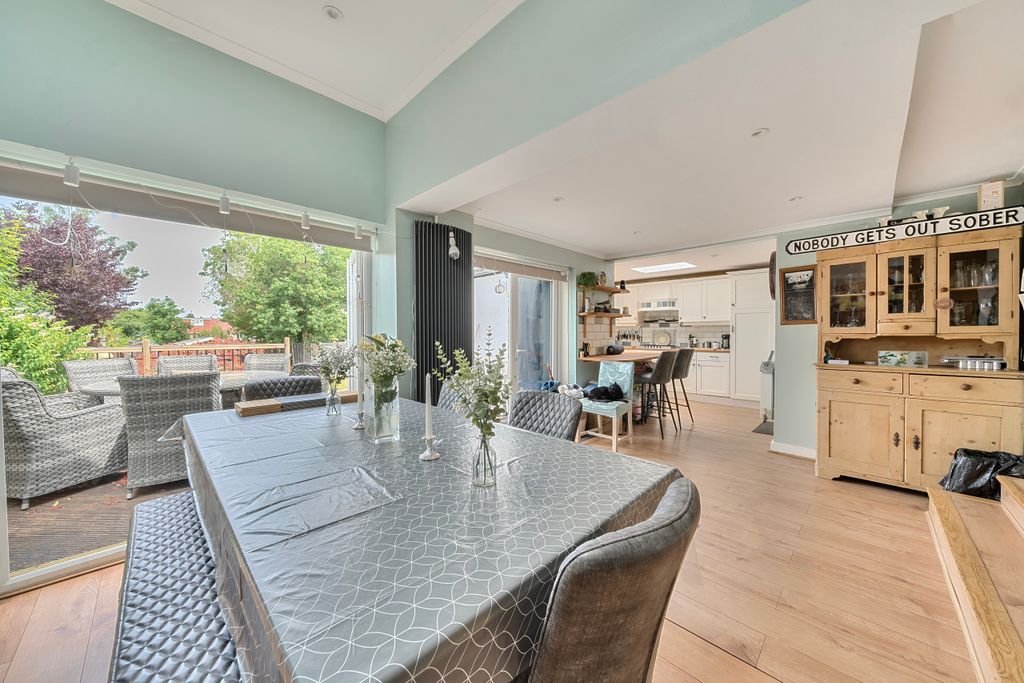 Property photo 3 of 19 Dining