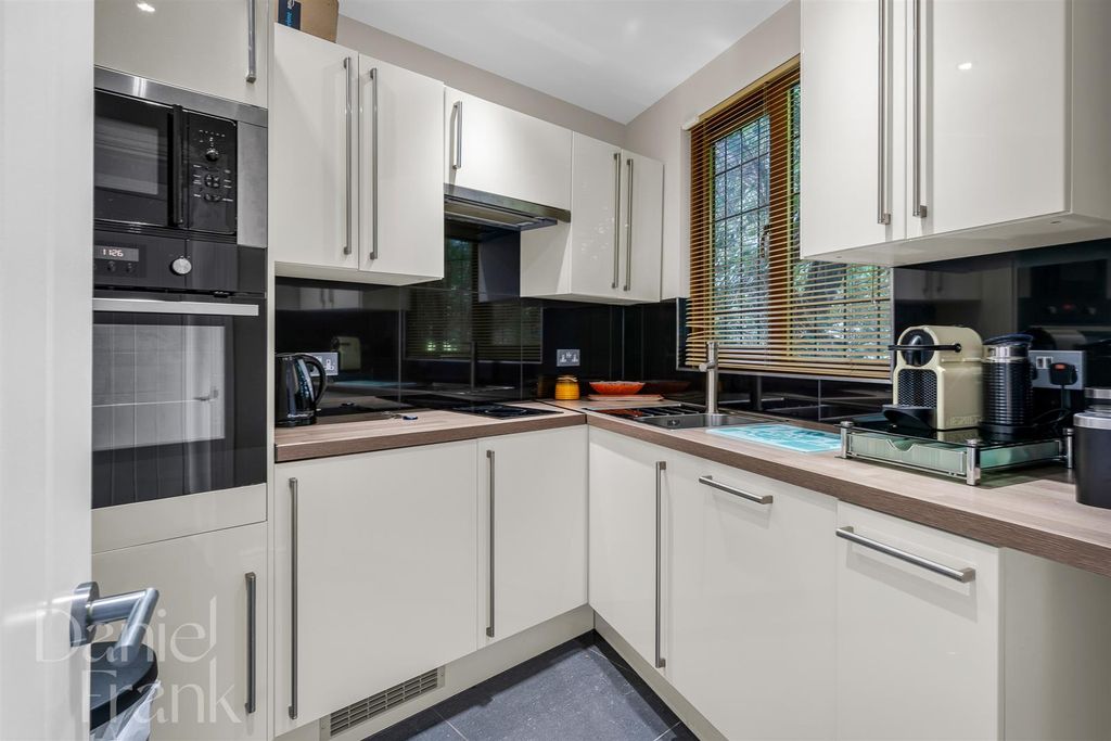 Additional image 47 of 5 bed detached house for saleWest View, Loughton IG10