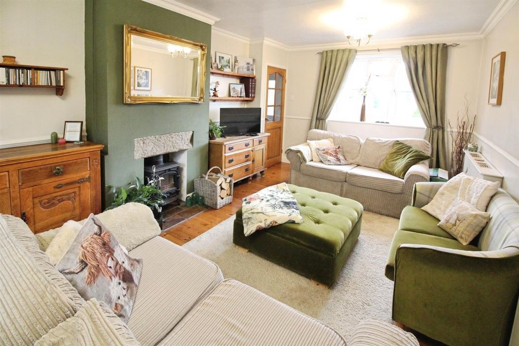 Property photo 3 of 19 Lounge