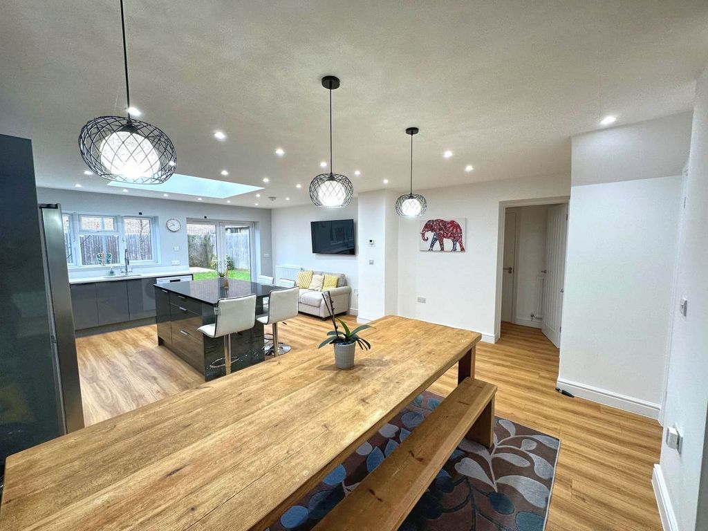 Property photo 2 of 20 Dining Area