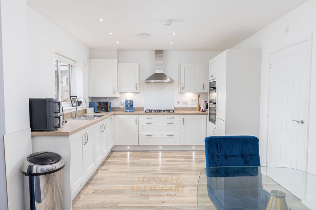 Property photo 3 of 29