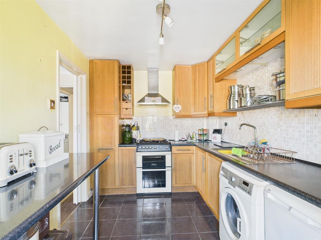 Property photo 3 of 14 Cam02295G0-Pr0173-Still009.Jpg