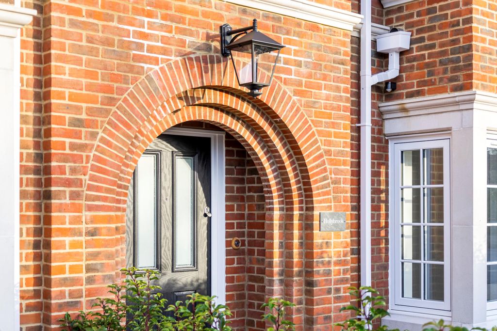 Property photo 2 of 14 Image