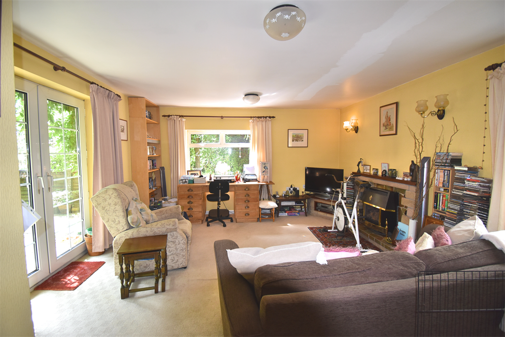 Property photo 3 of 15 Sitting Room