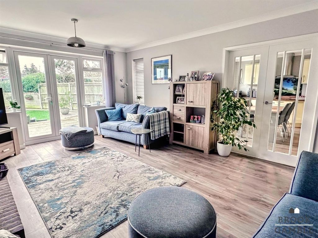 Property photo 3 of 21 01323 438506