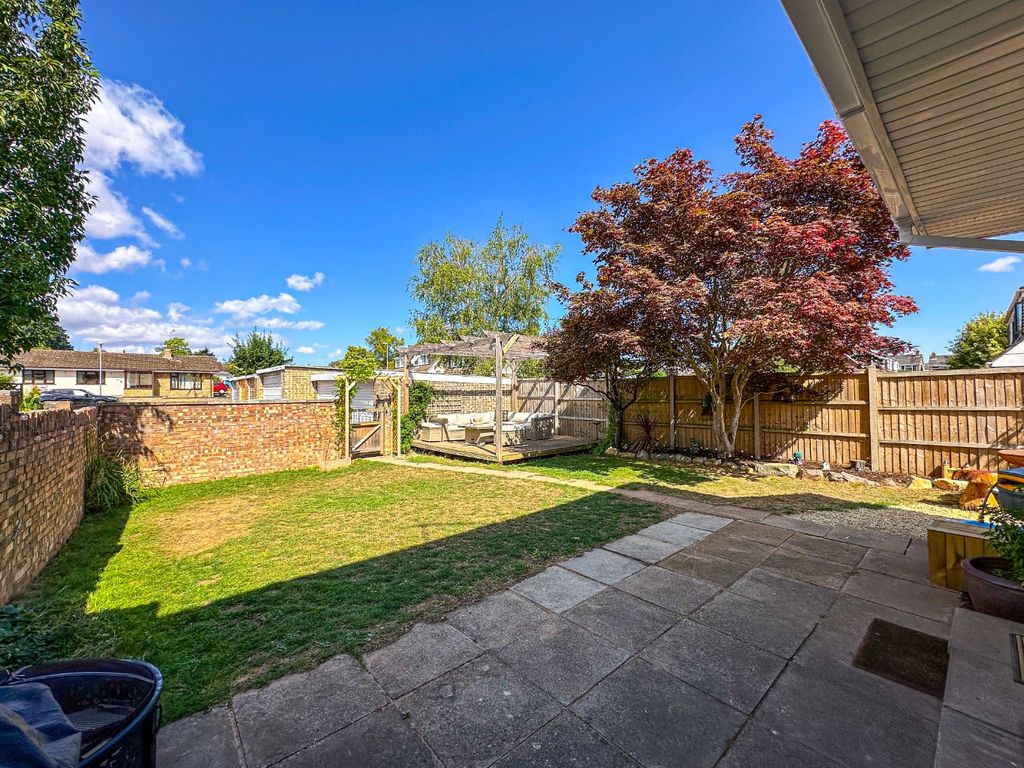Property photo 2 of 24 5261455