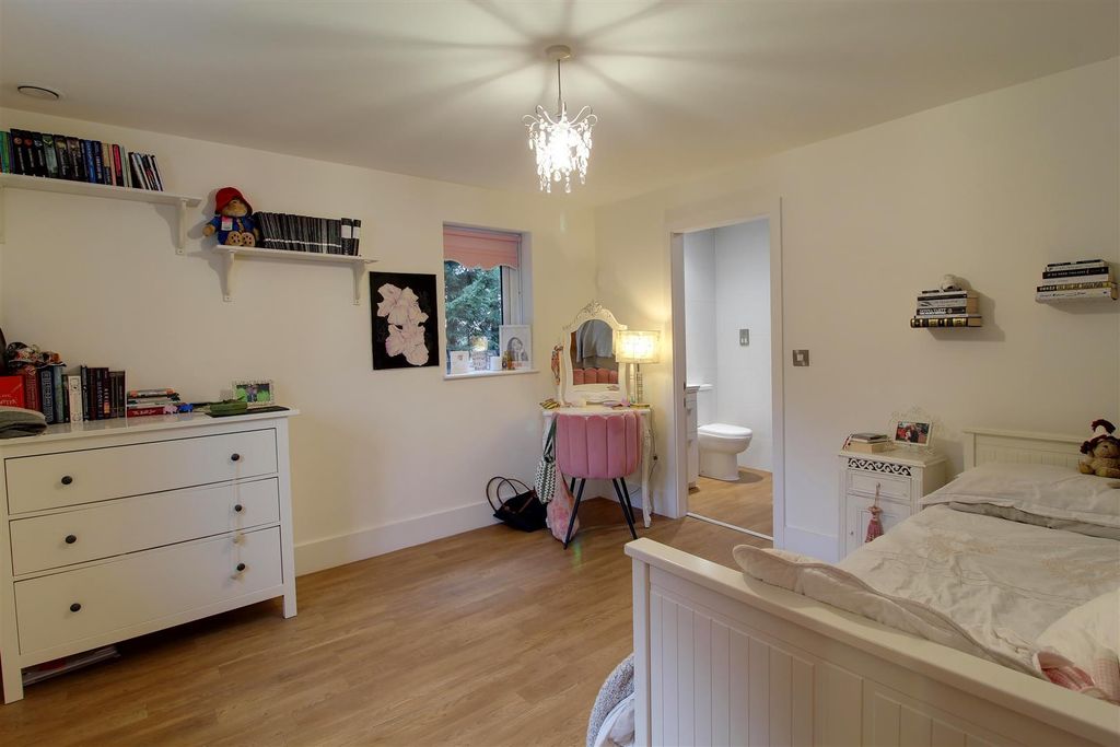 Additional image 31 of 5 bed detached house for salePeplins Way, Brookmans Park AL9