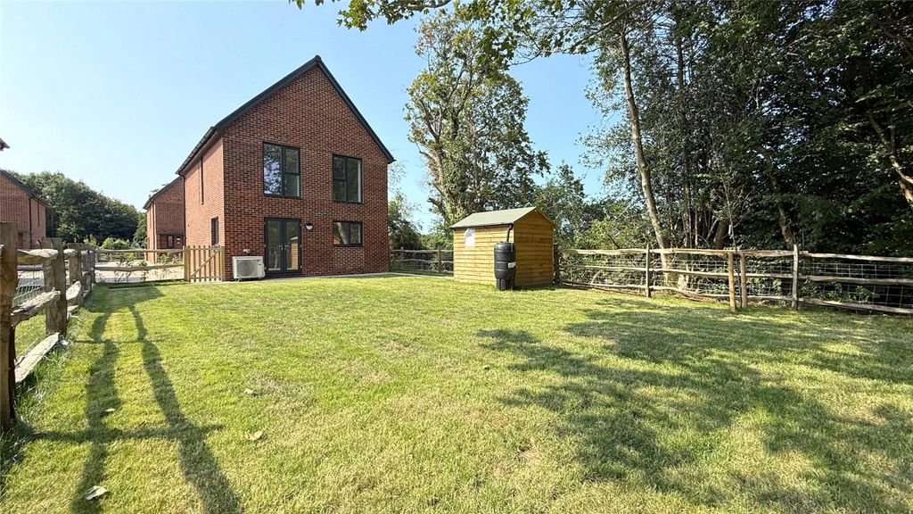 Property photo 3 of 10 Gardens