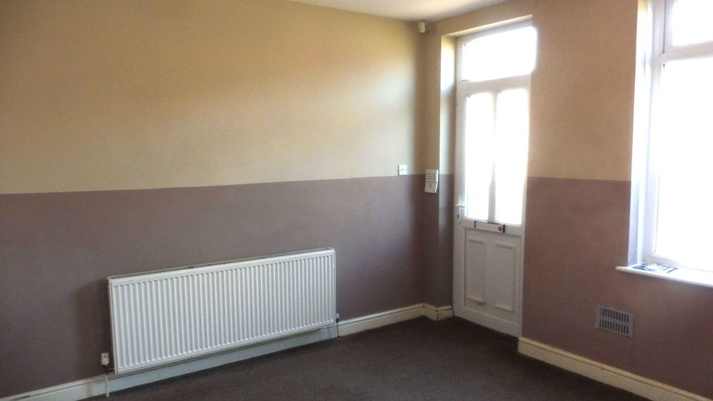 Property photo 3 of 17 Lounge