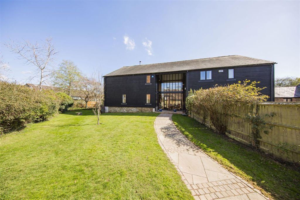 Property photo 1 of 51 Beautiful Enclosed Garden
