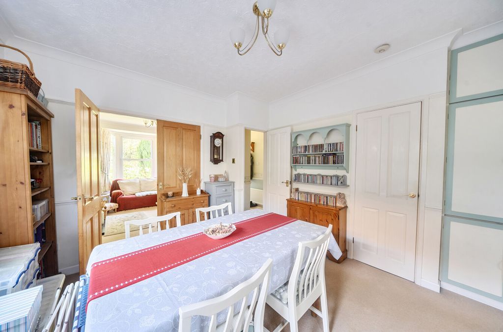 Property photo 3 of 17 1454754-25-69F24d...