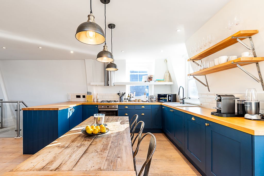 Property photo 2 of 34