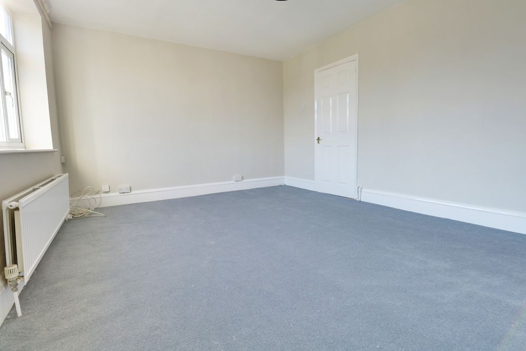 Property photo 2 of 10 4908101