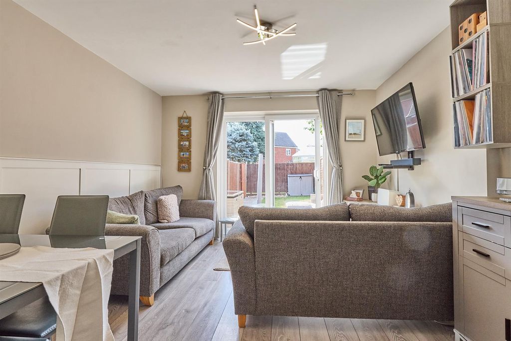 Property photo 2 of 15 Armadale Close_7.Jpg