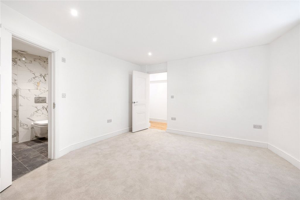 Property photo 3 of 16 Picture No. 02