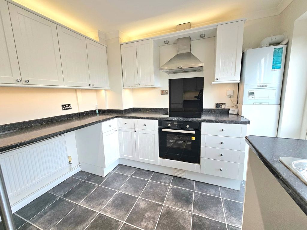 Property photo 2 of 14 Picture No. 11