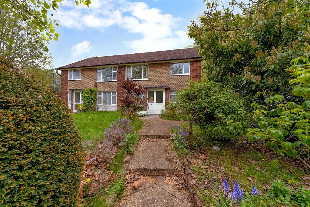Property photo 2 of 11 2 Ravenswood Gardens, Isleworth Tw7 4Jg-1.Jpg