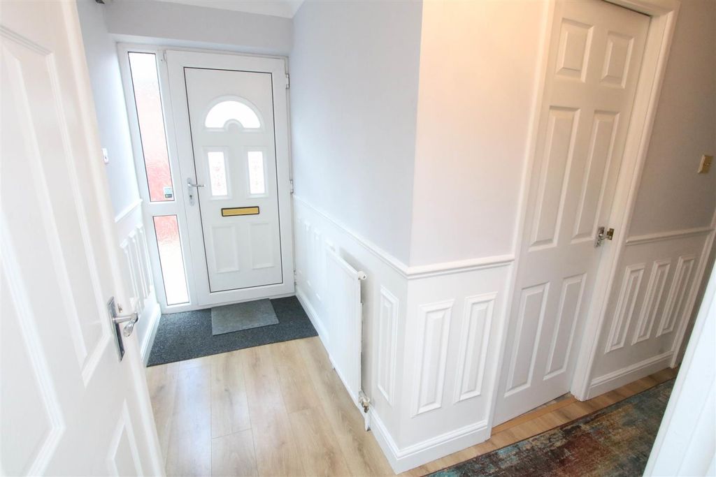 Property photo 1 of 13 Entrance Hall
