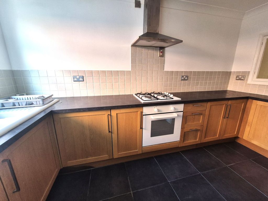 Property photo 2 of 6 Kitchen