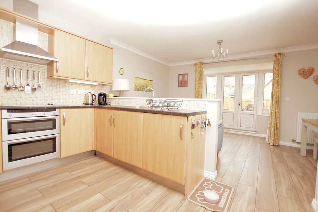 Property photo 2 of 15 Kitchen/Dining Room