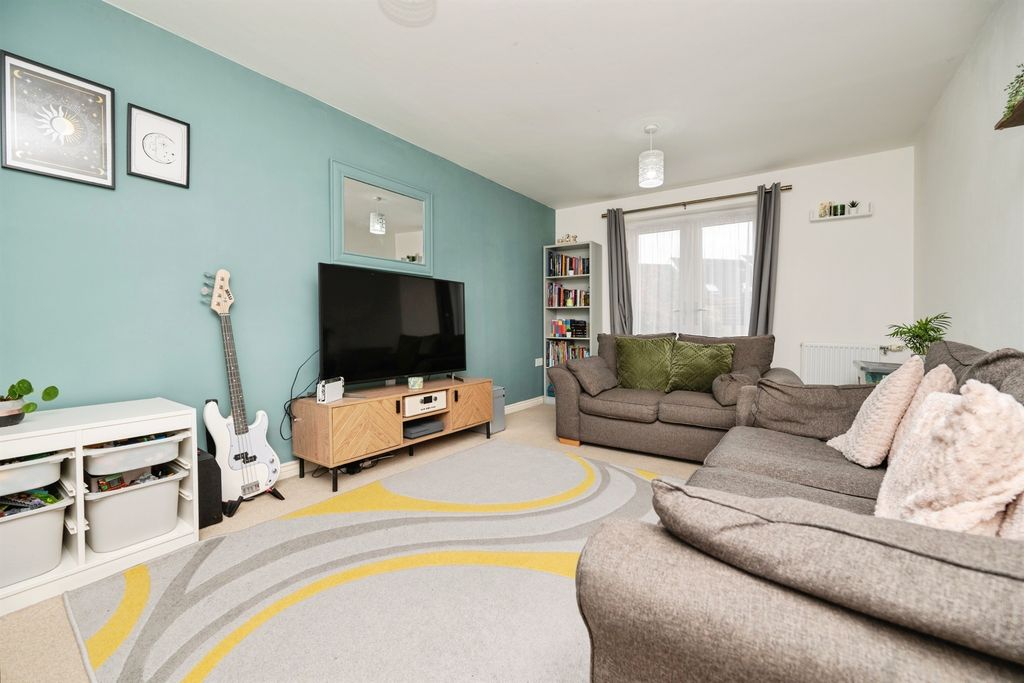 Property photo 2 of 17