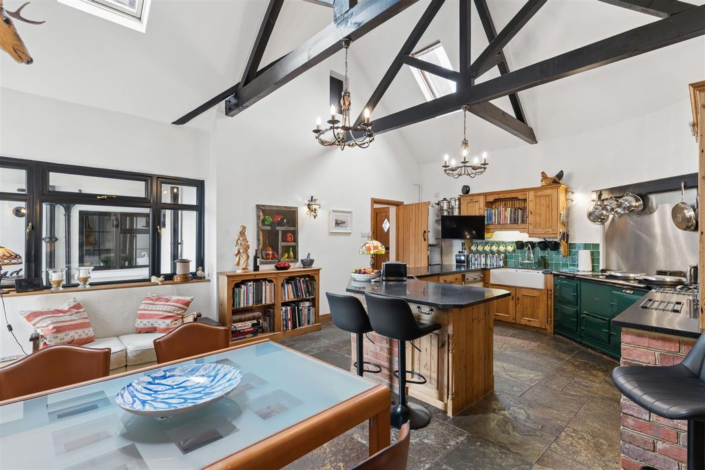 Property photo 2 of 43 Kitchen/Breakfast Room