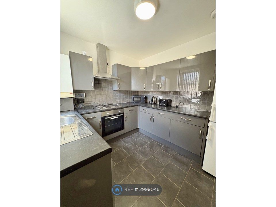 Property photo 3 of 13 Kitchen