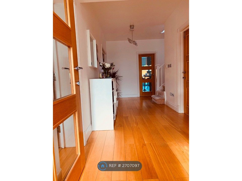 Property photo 3 of 17 Hallway