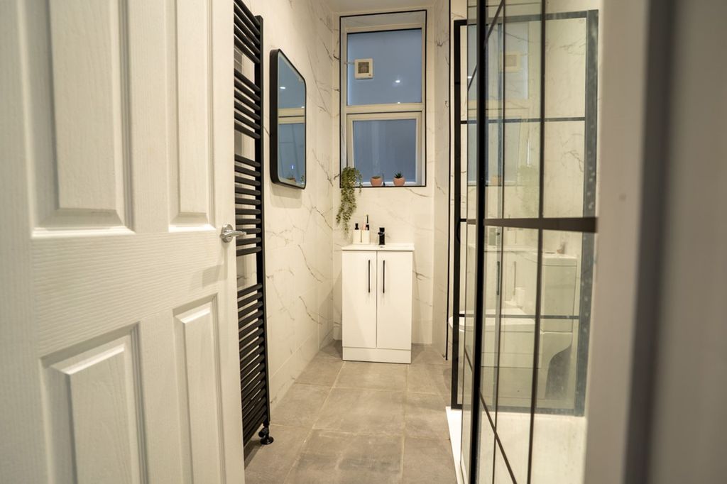 Property photo 1 of 27