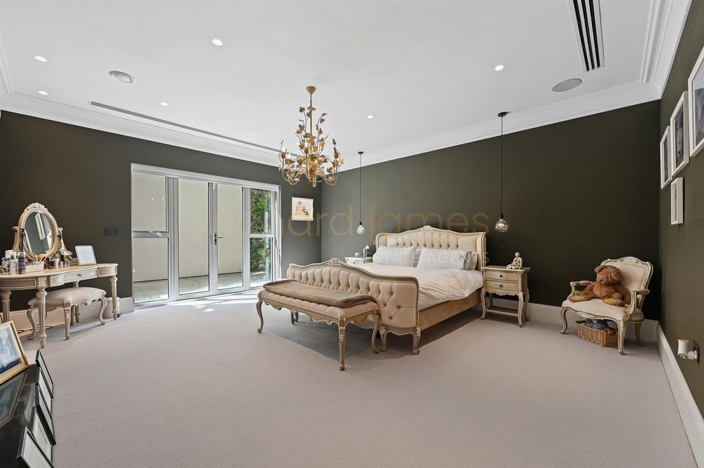 Additional image 14 of 3 bed flat to rentElizabeth Grove, Bushey Heath WD23