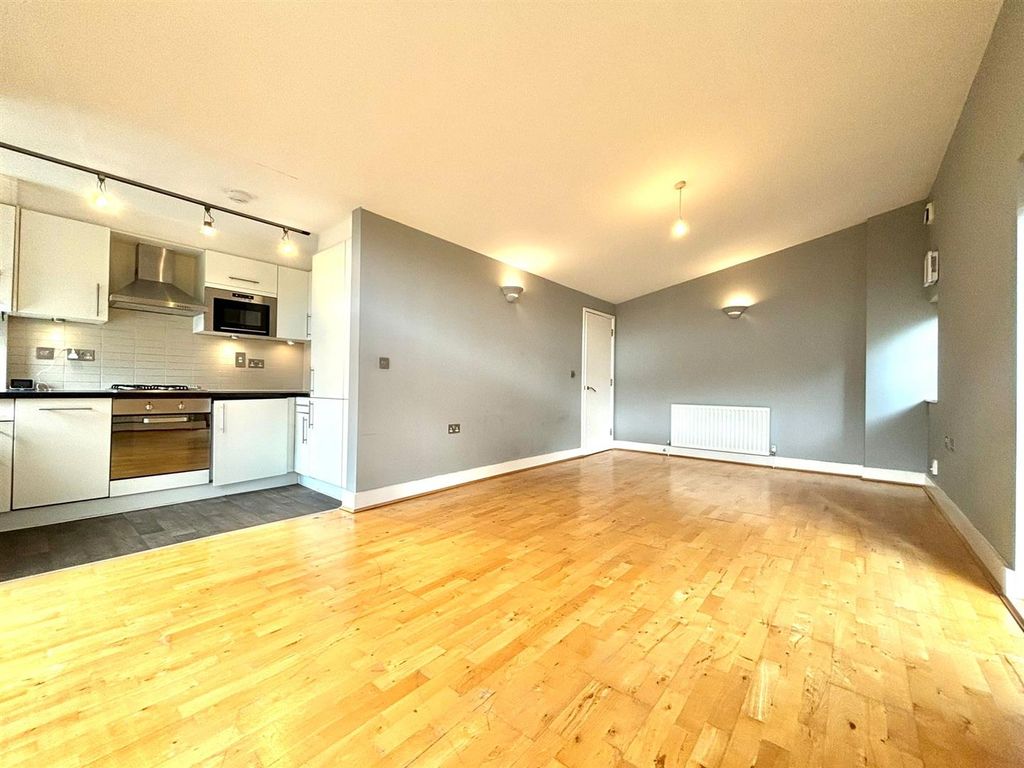 Property photo 3 of 7 Living Room