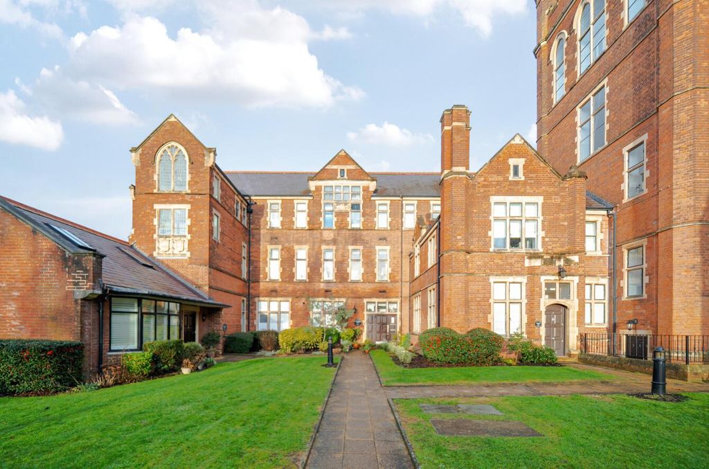 Property photo 1 of 32 Davidson Frost-Wellings, Dfw, Connaught House, Bus