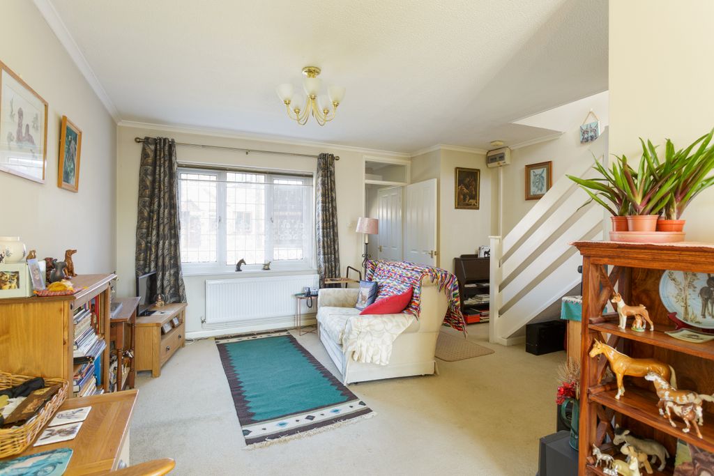Property photo 3 of 21 16Stagshorn-00032