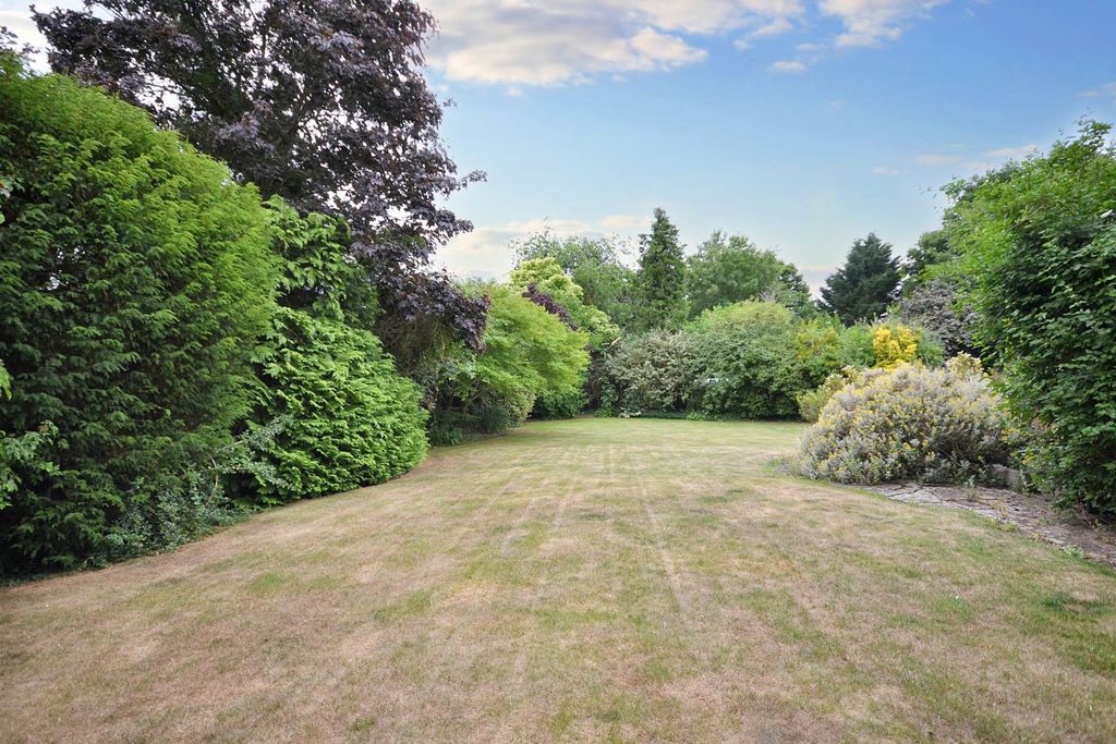 Property photo 2 of 27