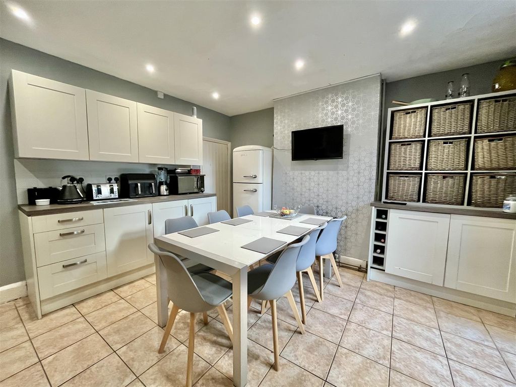 Property photo 2 of 24