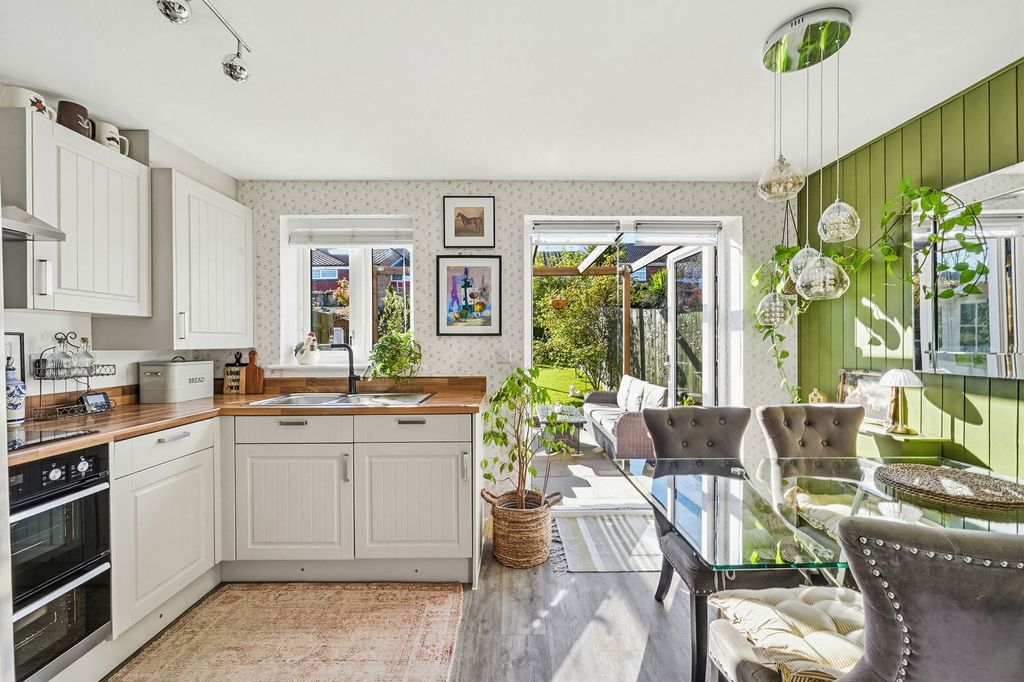 Property photo 2 of 24