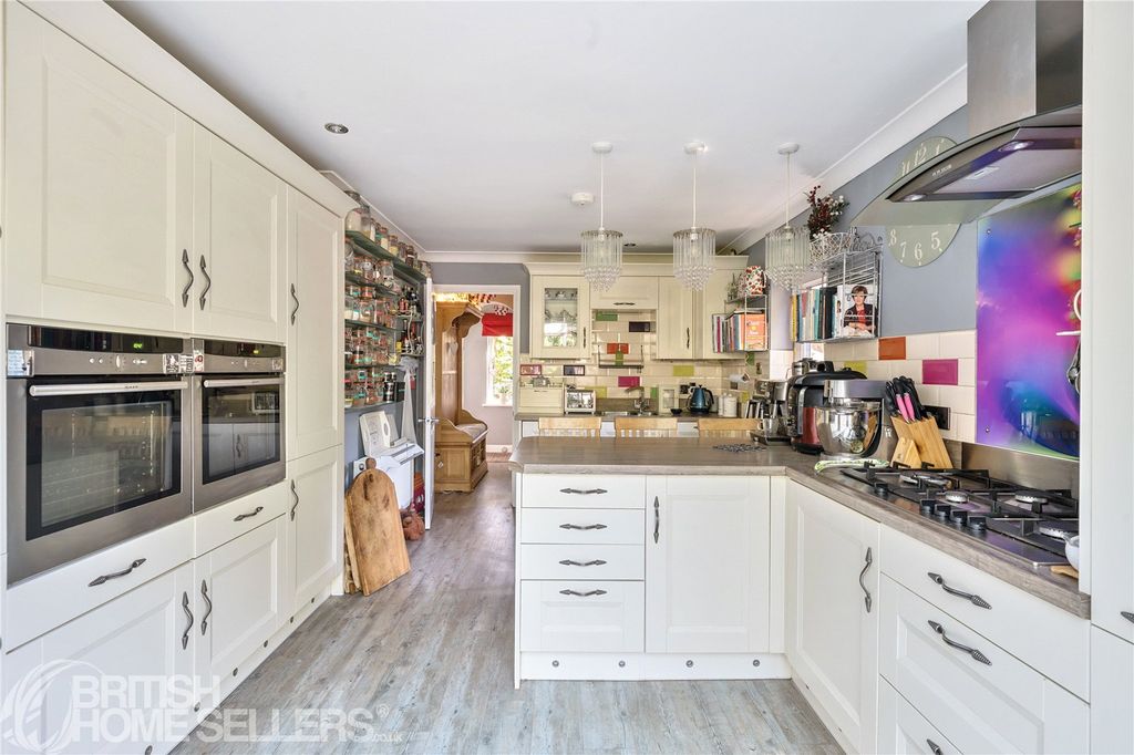 Property photo 2 of 23 Picture No. 14