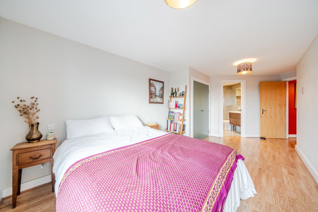 Property photo 2 of 18 1513370-4-1A0446E...