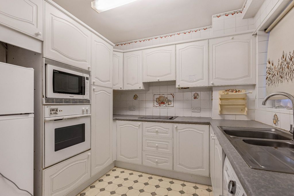 Property photo 3 of 16 Photograph 17