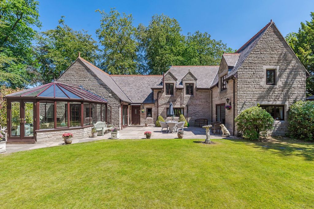 Property photo 1 of 35